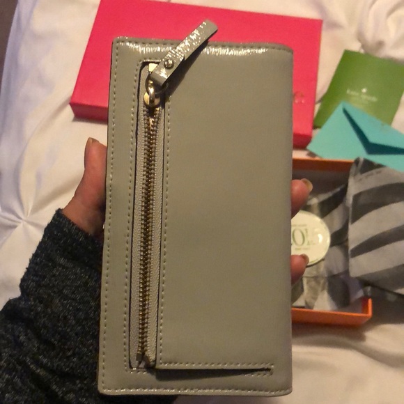 Excellent condition patent leather wallet with box - Picture 4 of 5